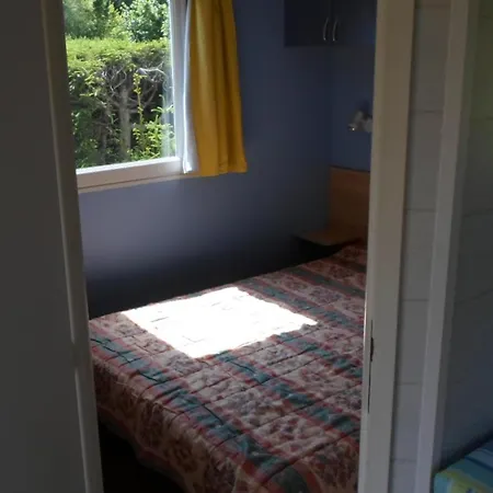 Camping Les Pinasses La Chapelle (Lorraine)