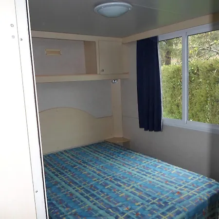 Les Pinasses La Chapelle