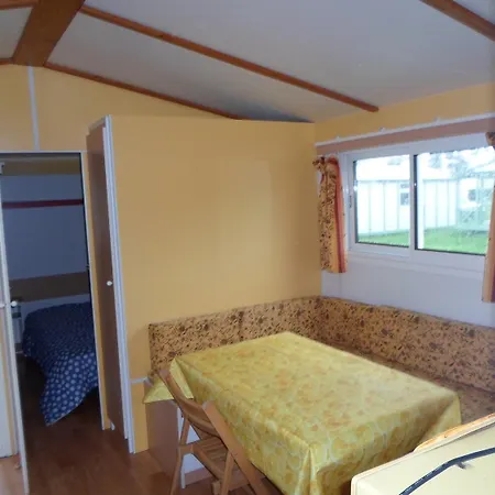 Campsite Les Pinasses La Chapelle (Lorraine)