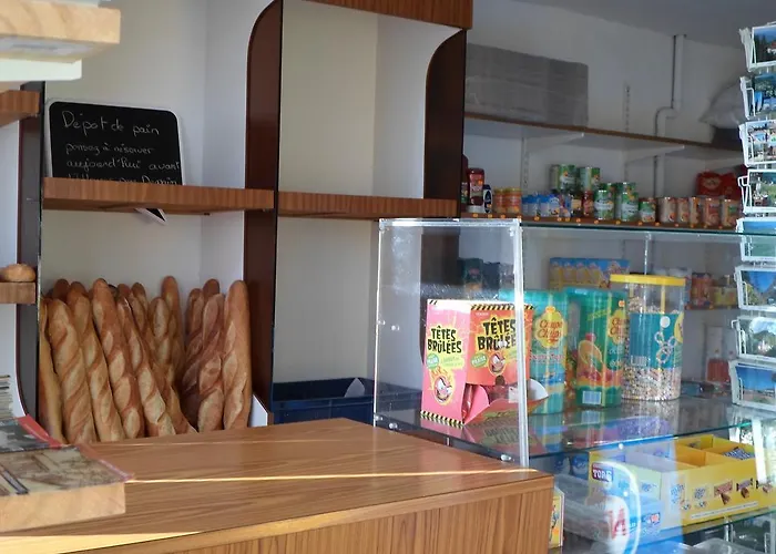 Kemp Les Pinasses 3*